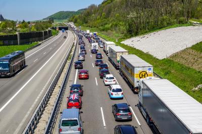 Gruibingen: Kleiner Unfall sorgt fuer langen Stau